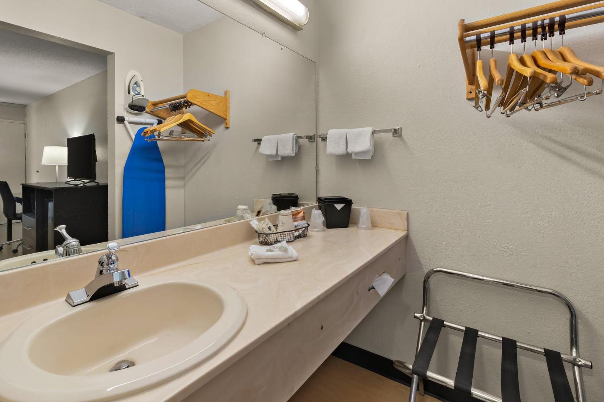 Red Roof Inn & Suites Cave City Esterno foto