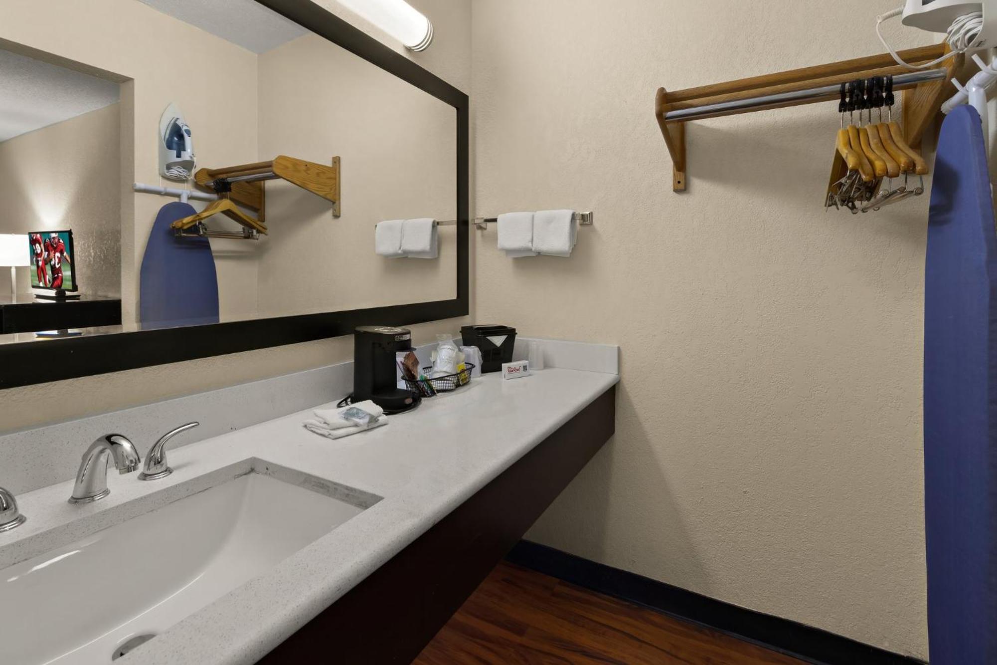 Red Roof Inn & Suites Cave City Esterno foto
